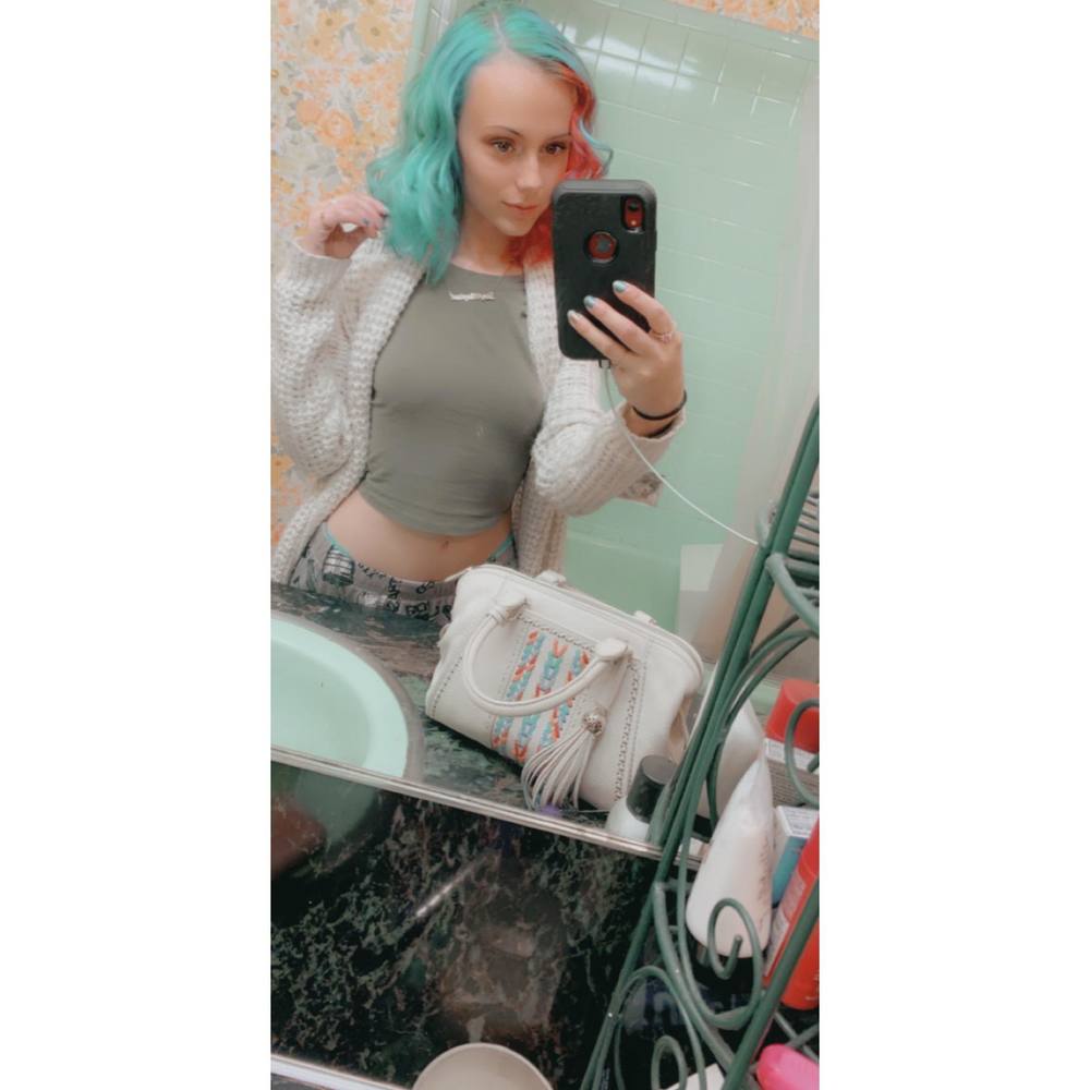 Meet your Posher, Raynee